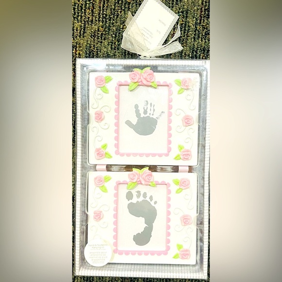✨2/$15✨Baby Handprint & Footprint framed Hanging Kit - Picture 2 of 4